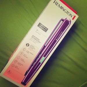 Never opened Remington Hair Straightener ✨